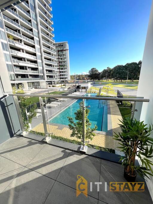 Fab In Phillip - 2Bd 2Bth Apt - Close To Cbr Hospital Apartment Exterior photo