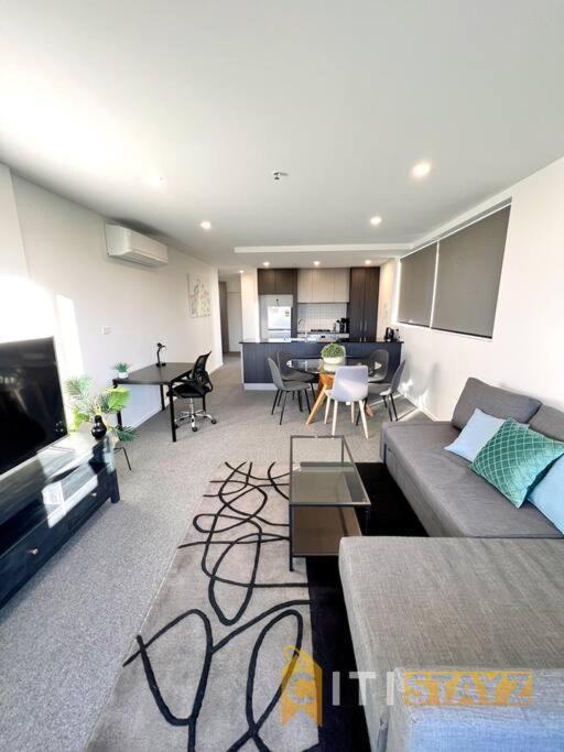 Fab In Phillip - 2Bd 2Bth Apt - Close To Cbr Hospital Apartment Exterior photo