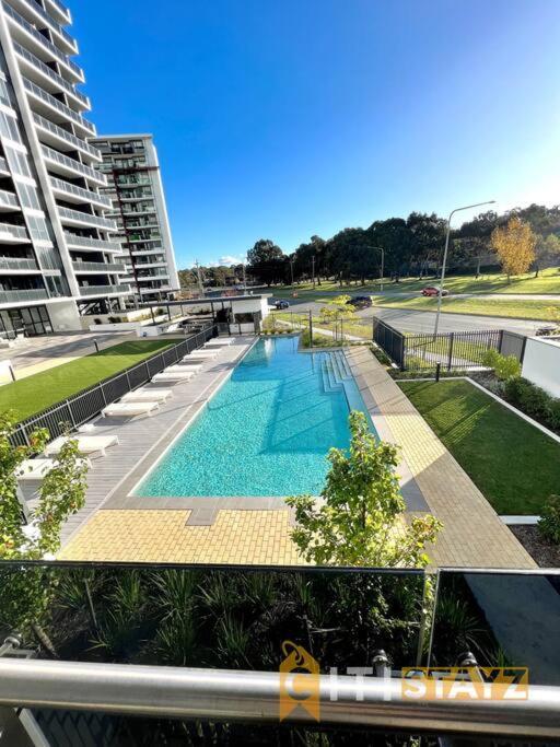 Fab In Phillip - 2Bd 2Bth Apt - Close To Cbr Hospital Apartment Exterior photo